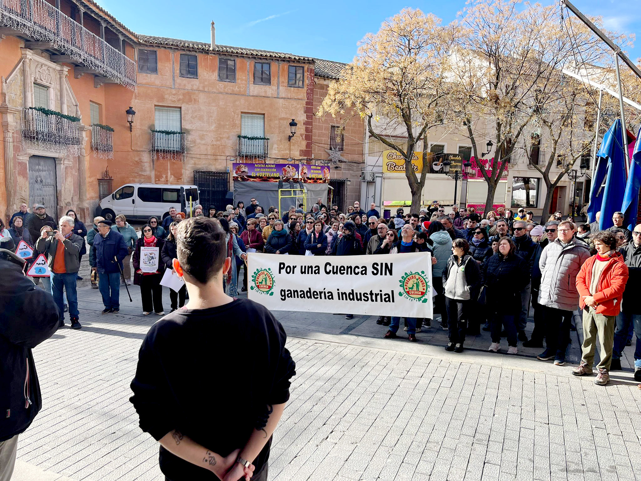 Concentración en la plaza contra las macrogranjas y las plantas de biometano